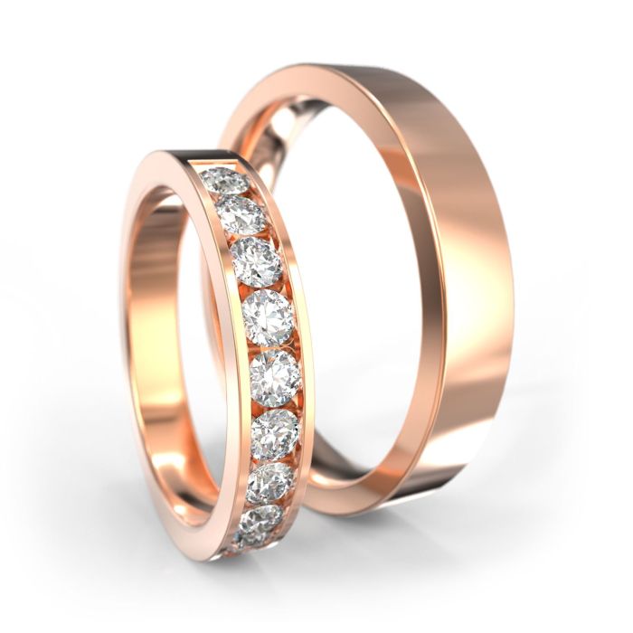 Классические обручальные кольца из красного золота с дорожкой из бриллиантов