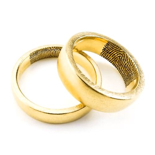 Парные обручальные кольца с отпечатками пальцев супругов из желтого золота