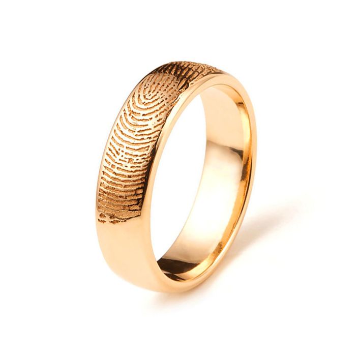 Обручальное кольцо из розового золота с отпечатком пальца на лицевой стороне