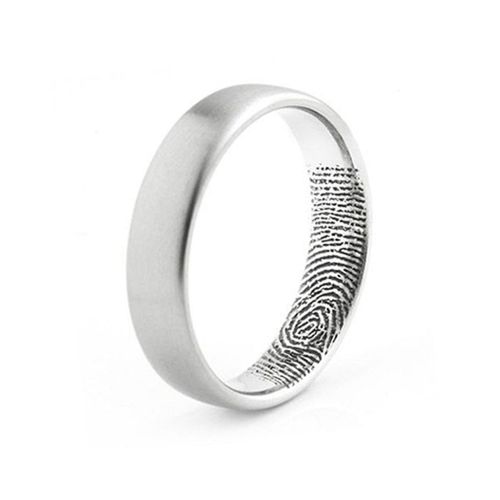 Обручальное кольцо из белого золота с отпечатком пальца на внутренней стороне