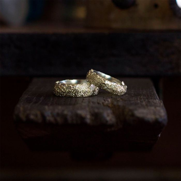 Обручальные кольца парные из белого и желтого золота на заказ