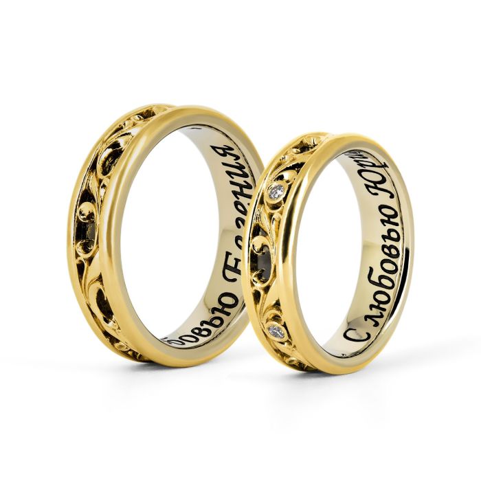Парные золотые обручальные кольца с бриллиантами