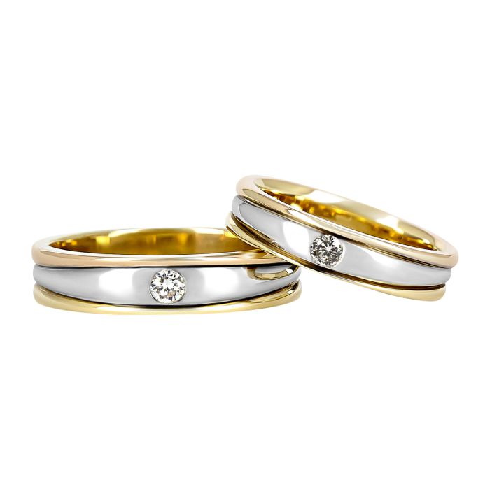 Обручальные кольца из комбинированного золота с небольшими бриллиантами