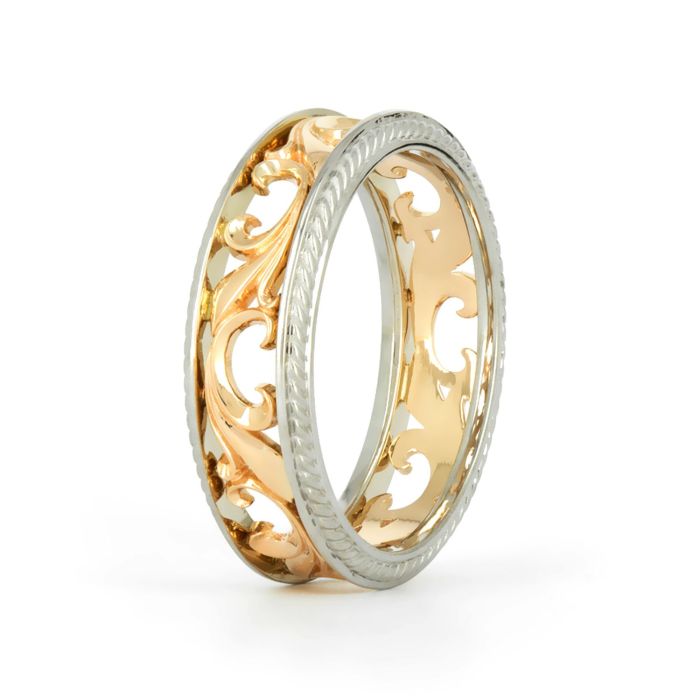 Золотые обручальные кольца с геральдической лилией
