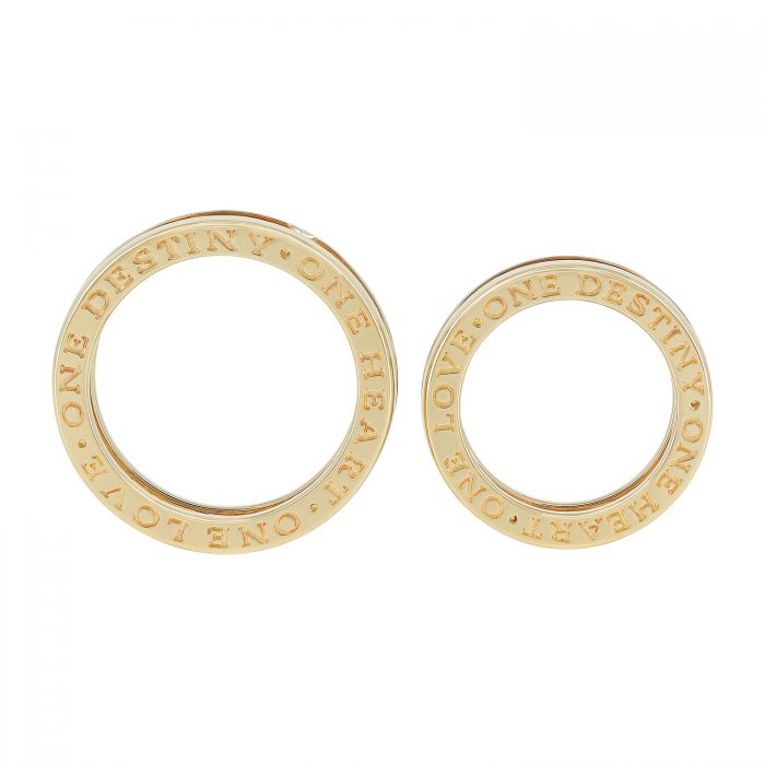 Обручальные кольца из золота с гравировкой и девизом молодоженов на торцевых поверхностях и внутри кольца