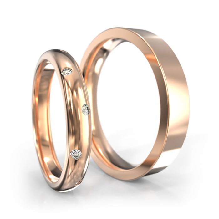 Классические обручальные кольца из красного золота с бриллиантами в женском кольце