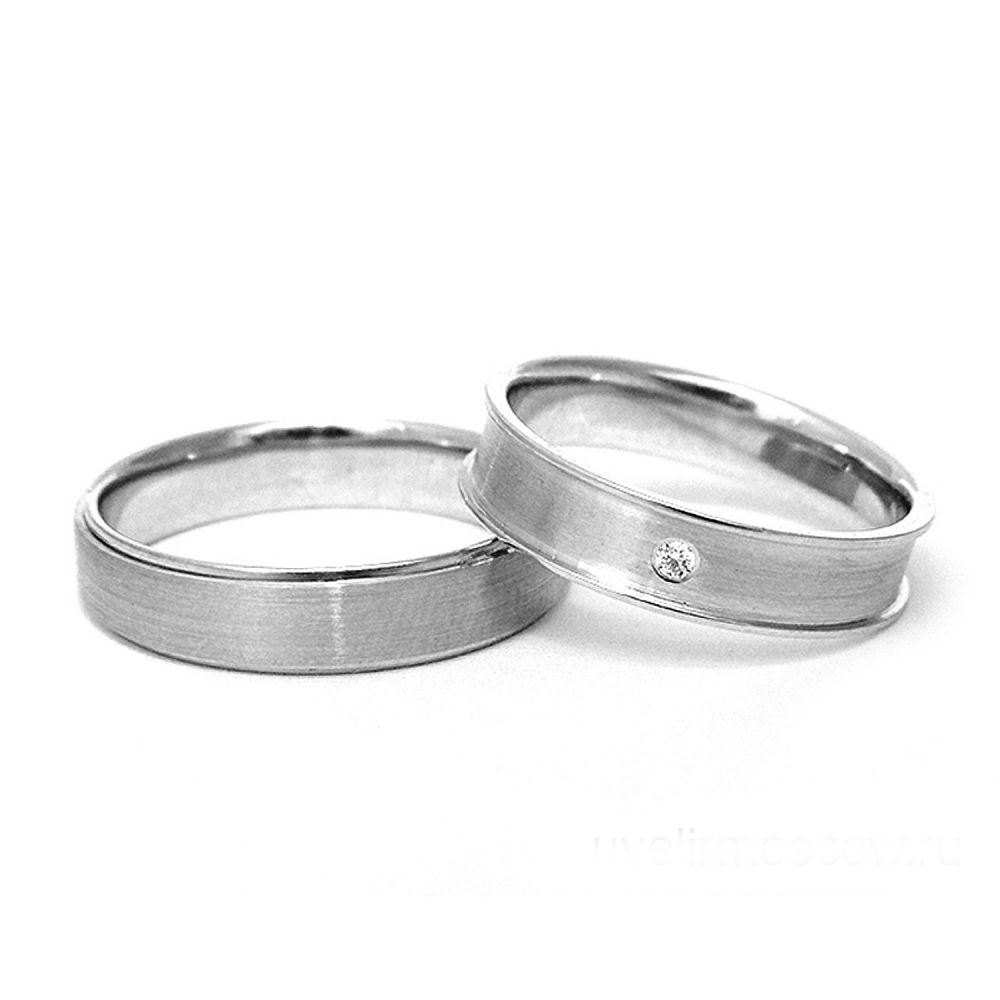 Матовые обручальные кольца из серебра с бриллиантом на заказ