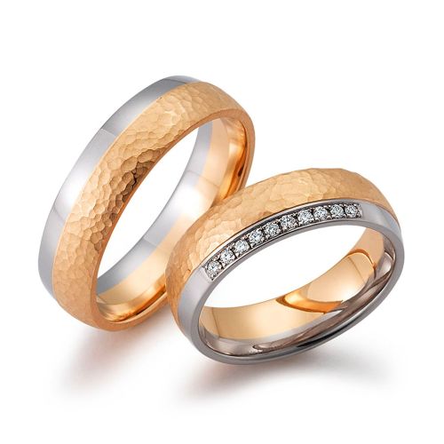 Обручальные кольца из белого и красного золота оригинальной формы с бриллиантами
