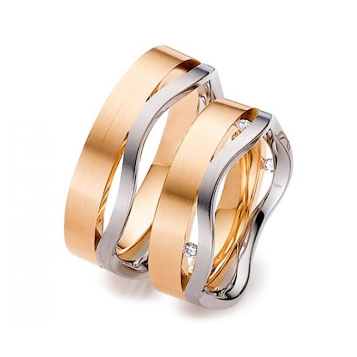 Обручальные кольца из желтого золота и элемента "Волна" из белого 