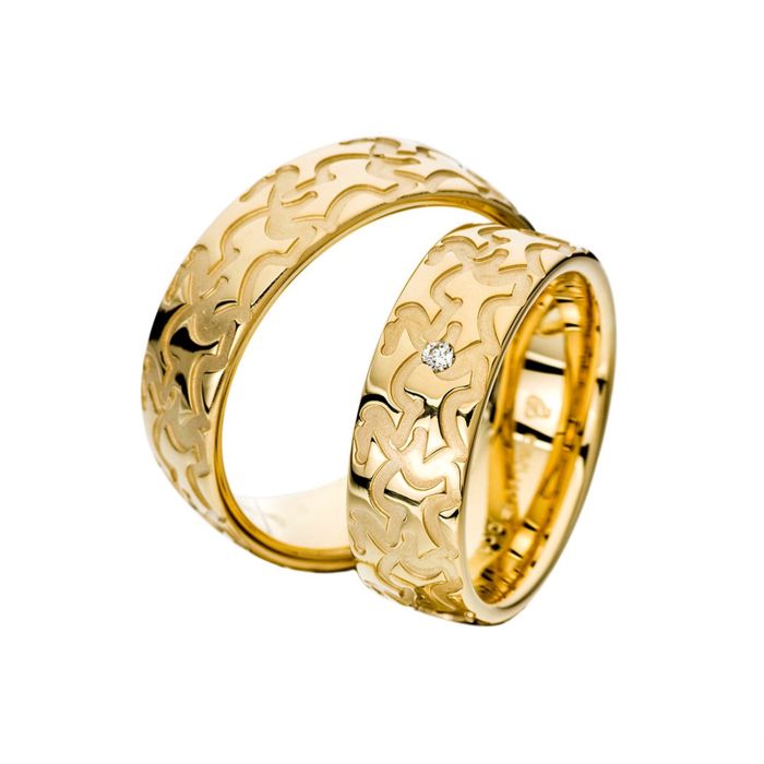 Парные золотые обручальные кольца  с фигурным узором