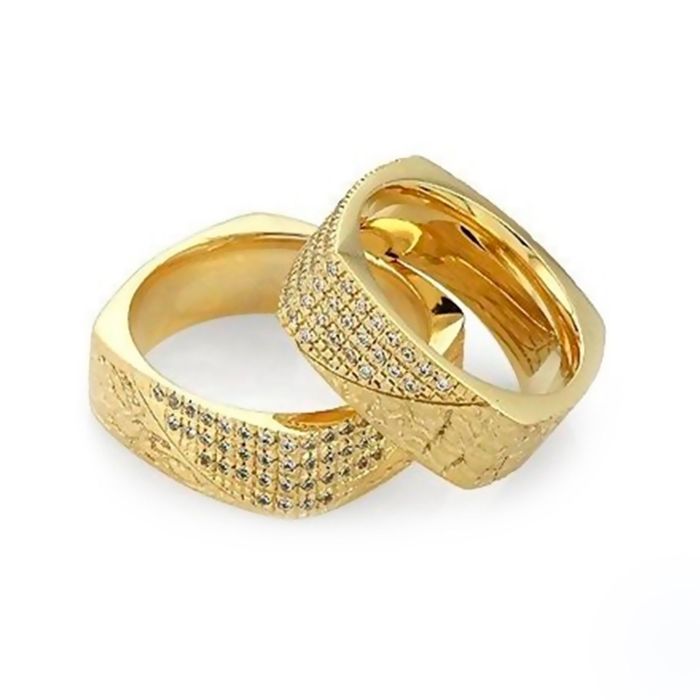 Парные обручальные кольца с бриллиантами из желтого золота