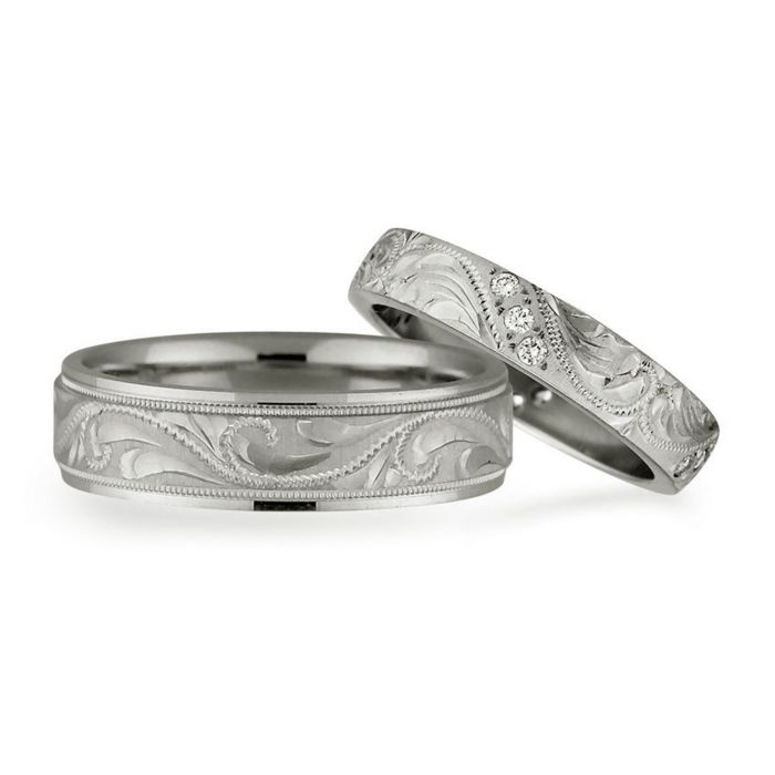 Серебряные обручальные кольца с узором и бриллиантами 