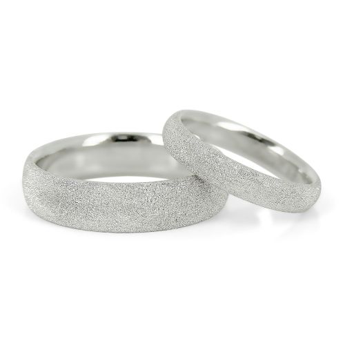 Парные обручальные кольца с матированной поверхностью