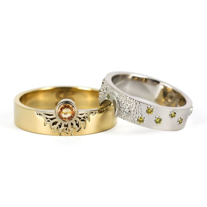 Обручальные кольца из белого и желтого золота с бриллиантами и сапфирами 