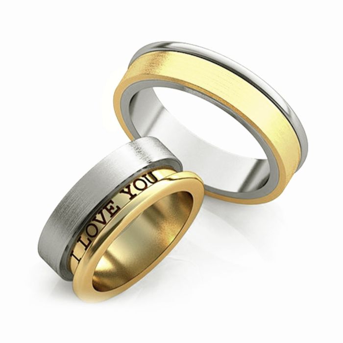 Золотое обручальное кольцо с гравировкой