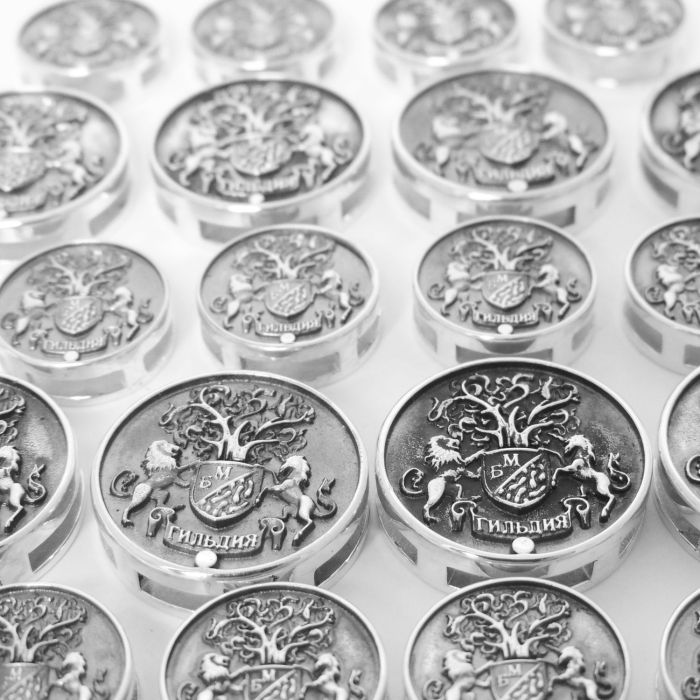 Серебряная подвеска с геральдическим гербом