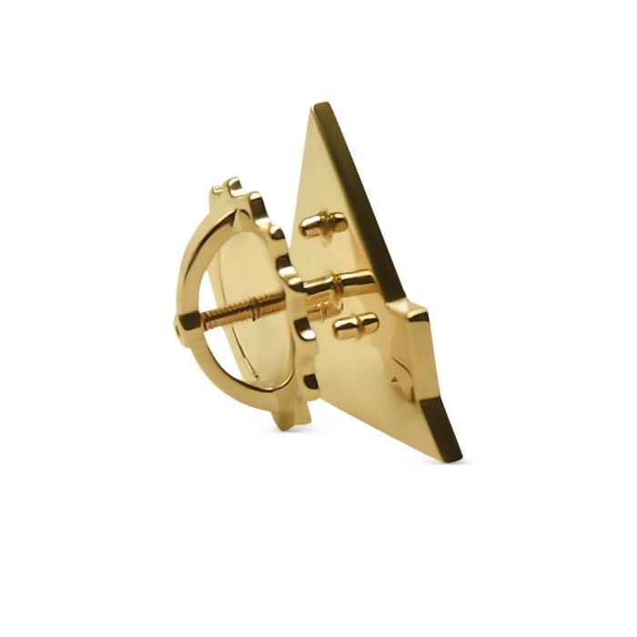 Значок из желтого золота с логотипом компании «Бета»