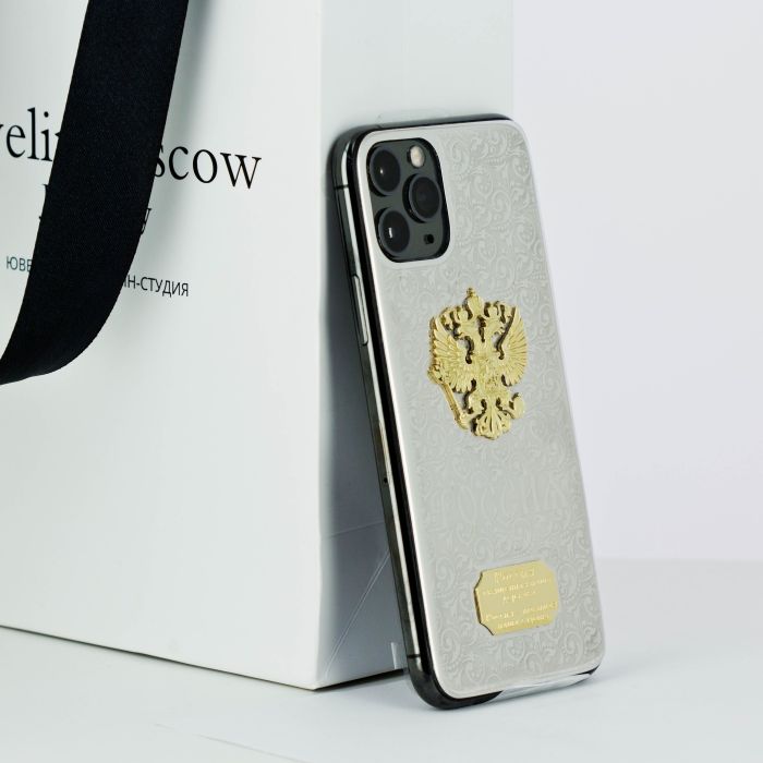 Панель на iphone из золота