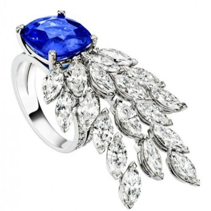Кольцо с сапфиром и бриллиантами из белого золота