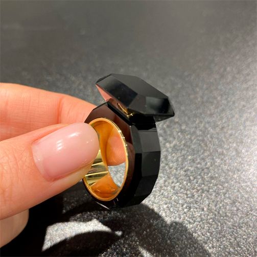 Кольцо в стиле Bottega Veneta с ониксом 