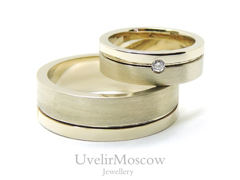 Широкие парные обручальные кольца из желтого золота