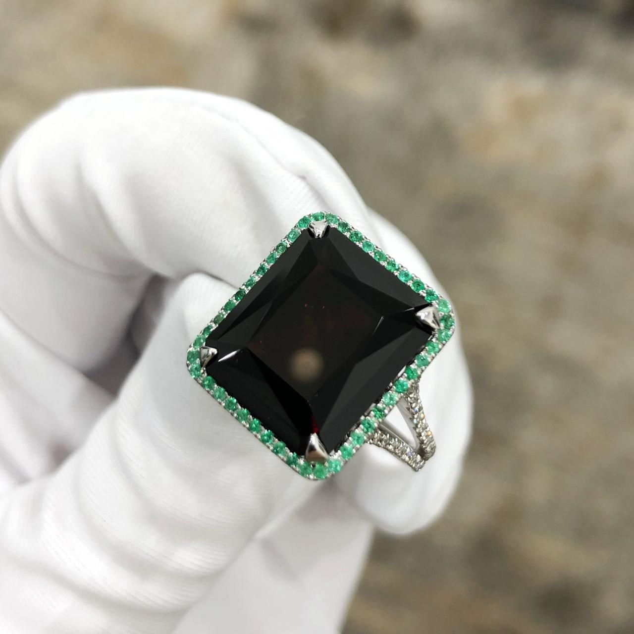 Перстень из белого золота 