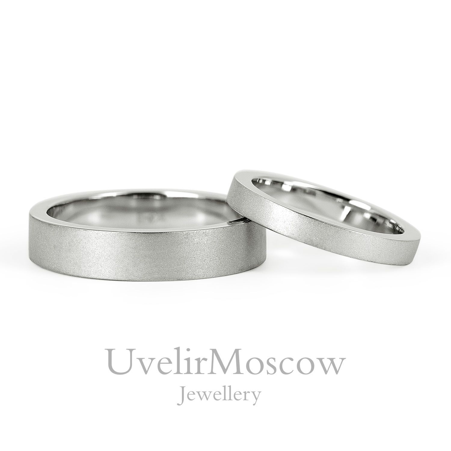 Матовые обручальные кольца из белого золота