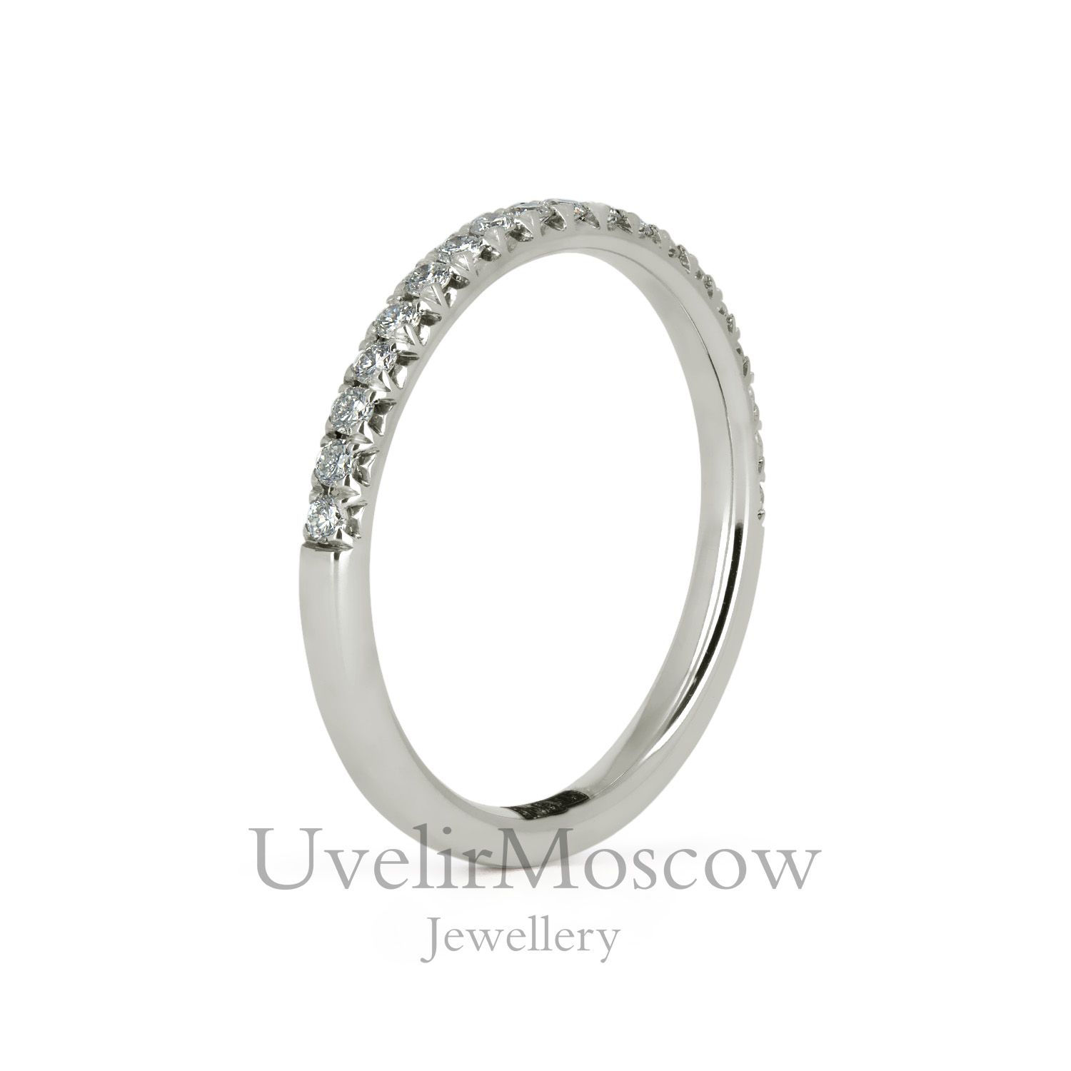 Изящное обручальное кольцо из белого золота с бриллиантами