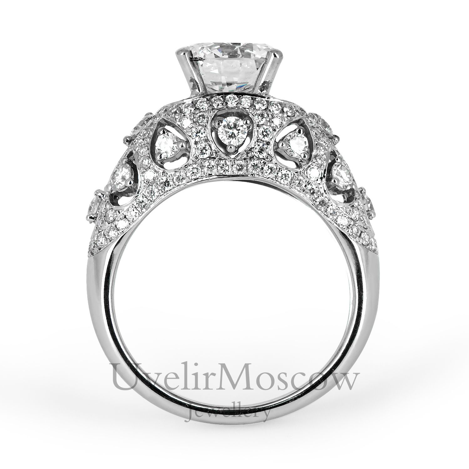 Перстень из белого золота с крупным бриллиантом