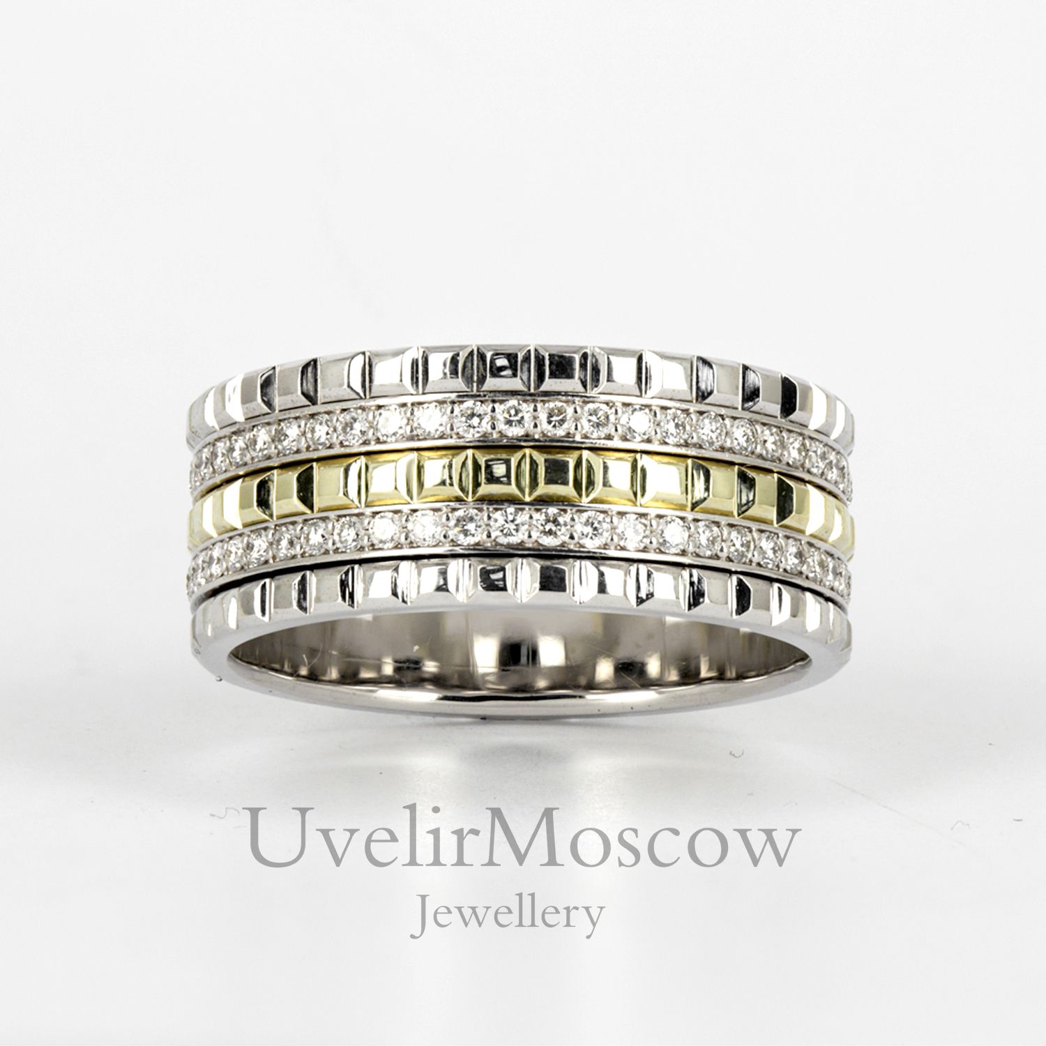 Золотое широкое кольцо с двумя «дорожками» из бриллиантов