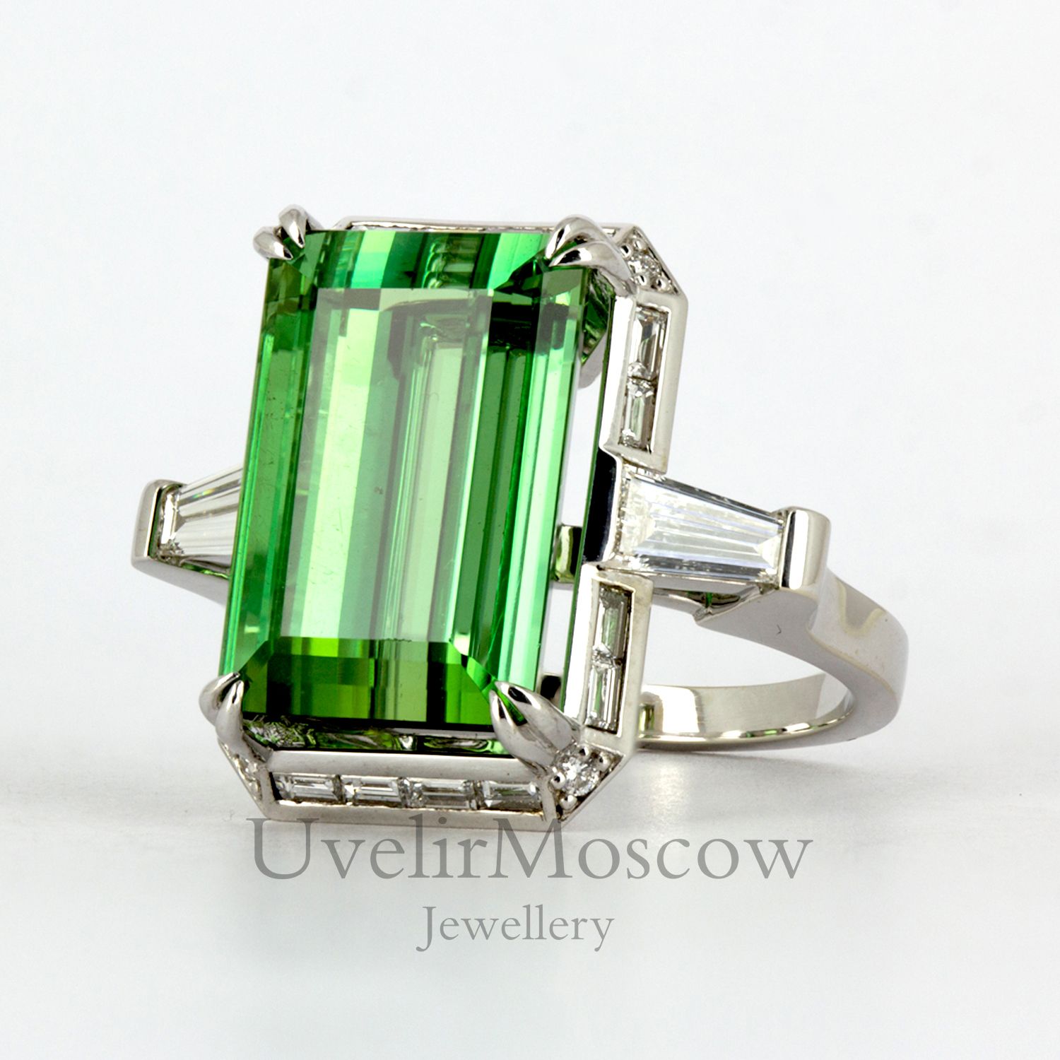 Женский перстень с бриллиантами и турмалином