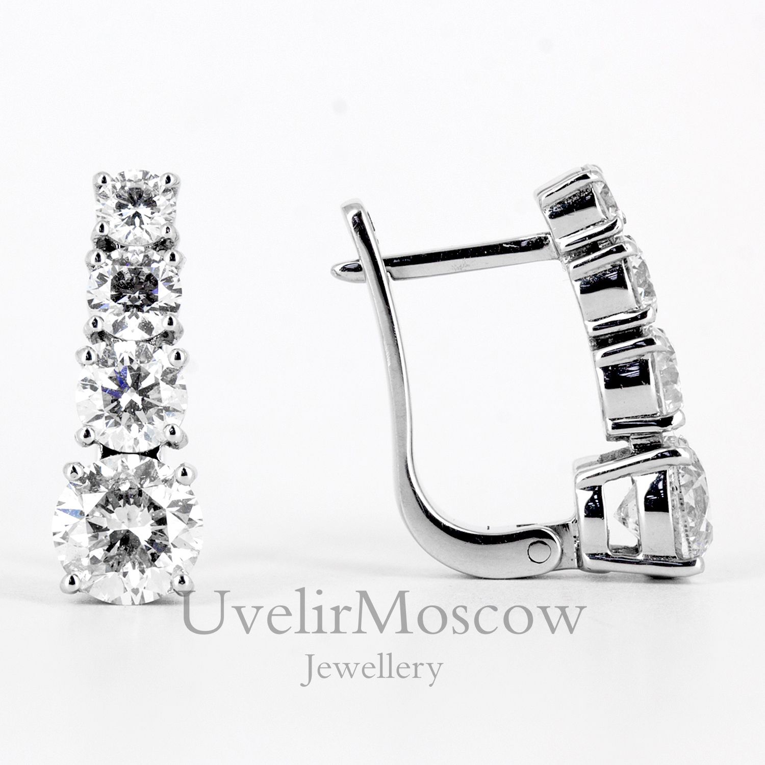 Лаконичные золотые серьги с бриллиантами