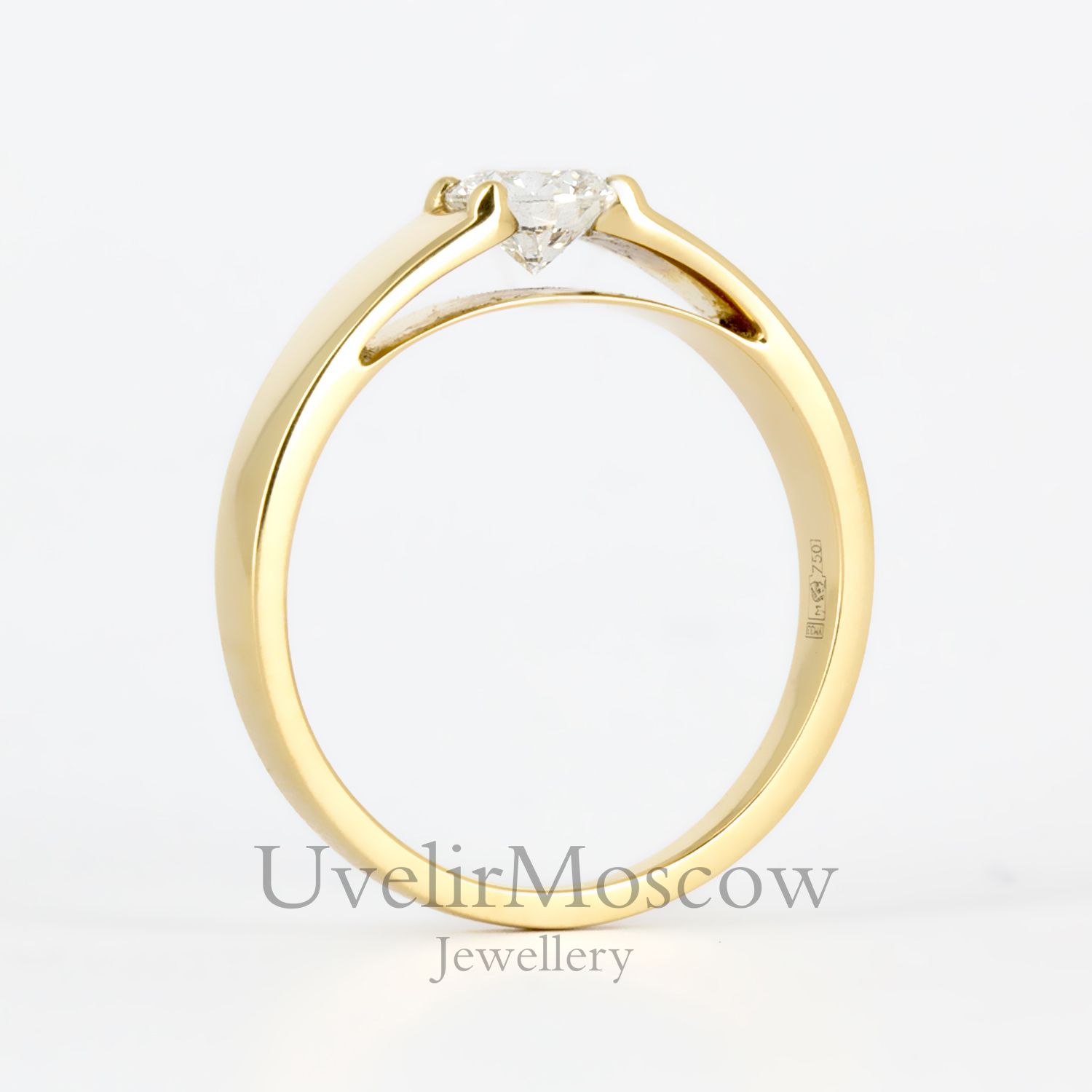 Классическое золотое кольцо с круглым бриллиантом