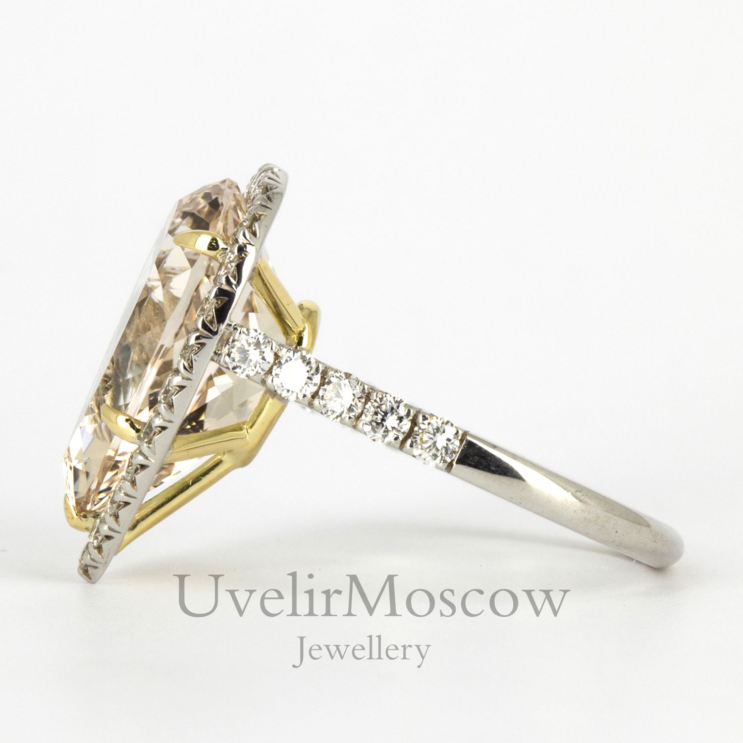 Роскошное коктейльное кольцо с бриллиантом огранки «Груша»
