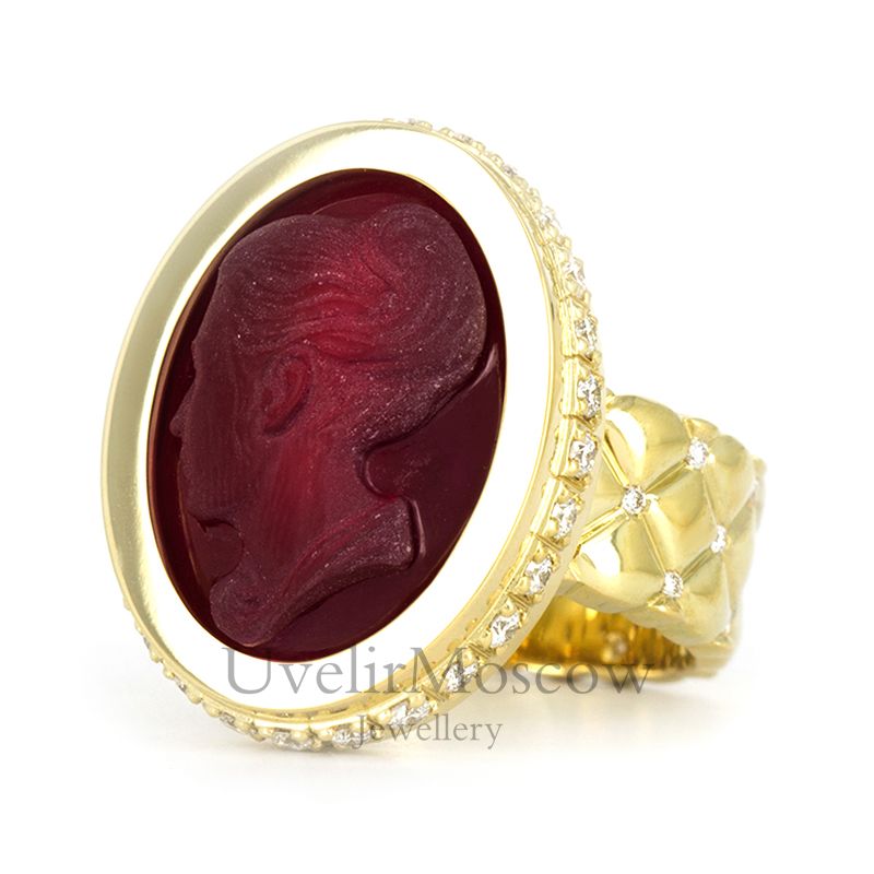 Перстень с камеей из рубина