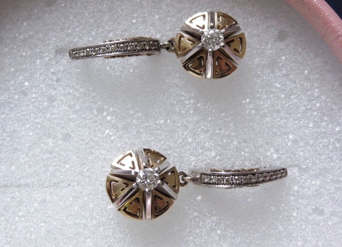 Гарнитур из белого и красного золота с бриллиантами.