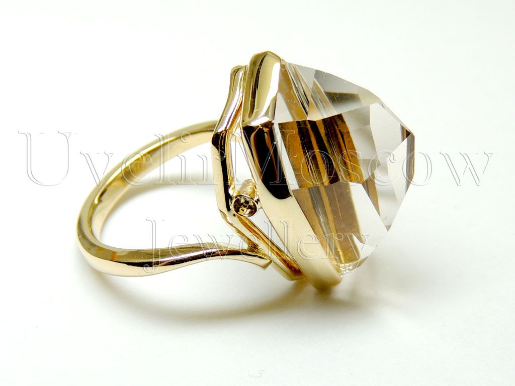 Гарнитур (кольцо и серьги) из желтого золота