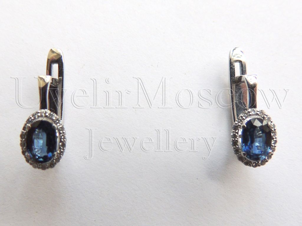 Гарнитур (серьги и подвеска) из белого золота с сапфирами и бриллиантами