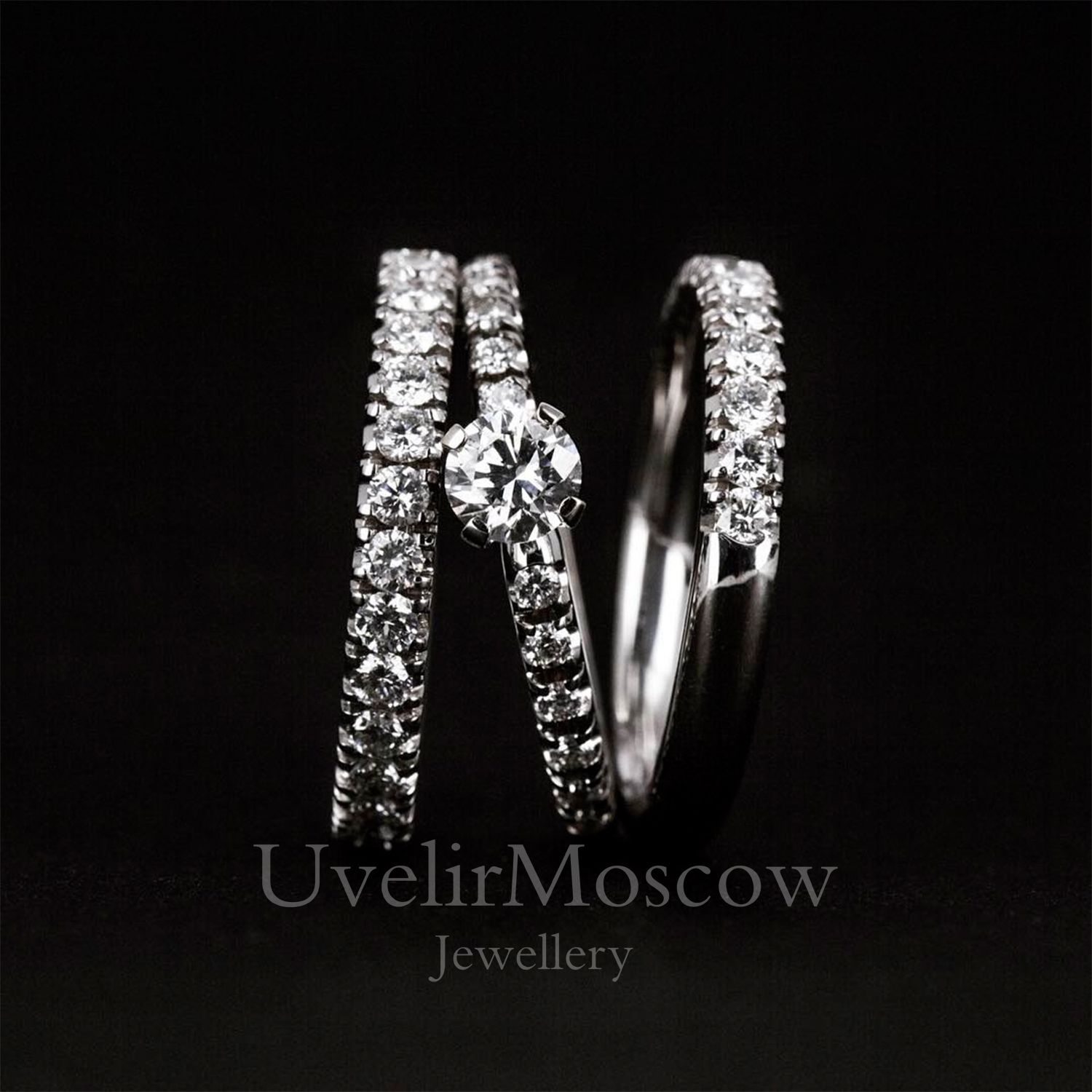 Комплект бриллиантовых колец из белого золота (обручальное и помолвочное)