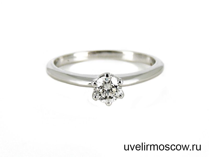 Изысканное помолвочное кольцо из белого золота с бриллиантом