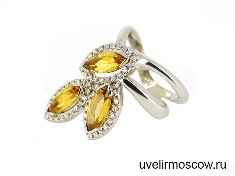 Женское кольцо из белого золота с топазами и бриллиантами