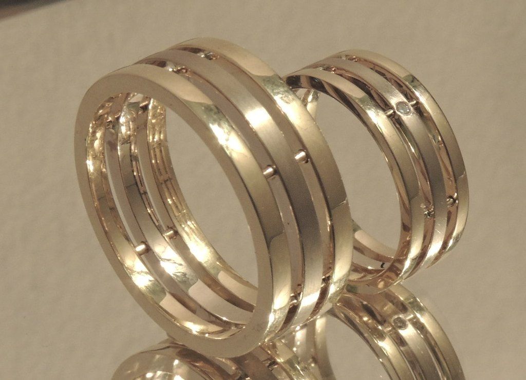 Кольца из белого золота с двумя щелями