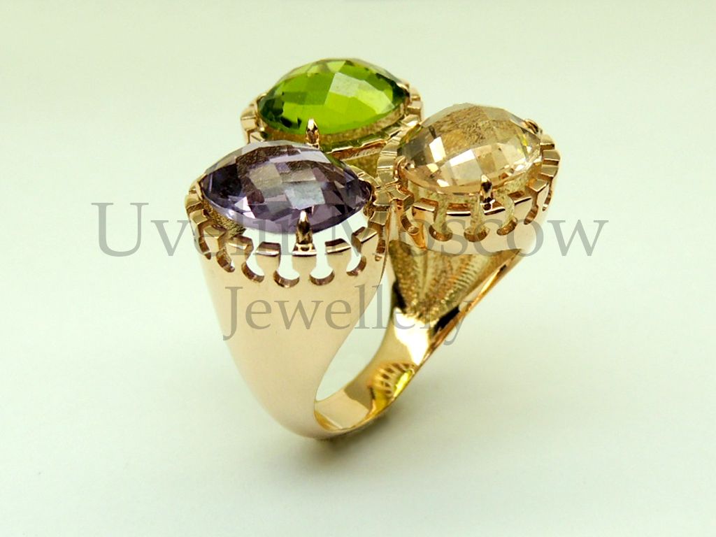 Кольцо «Башни» из желтого золота с драгоценными камнями