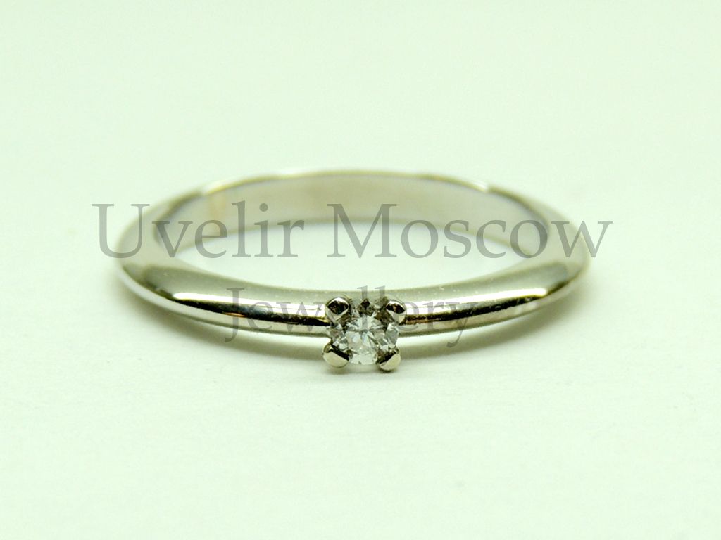 Кольцо для помолвки из белого золота с бриллиантом
