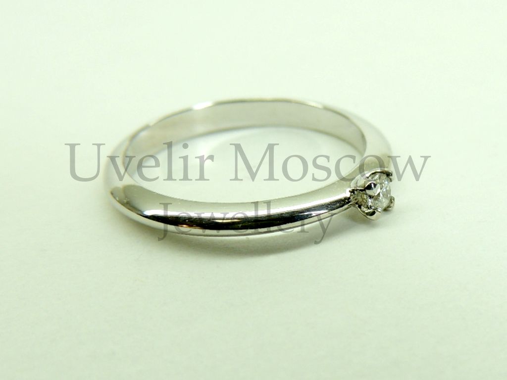 Кольцо для помолвки из белого золота с бриллиантом