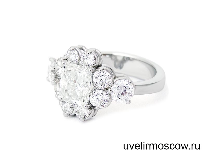 Кольцо из белого золота с бриллиантами