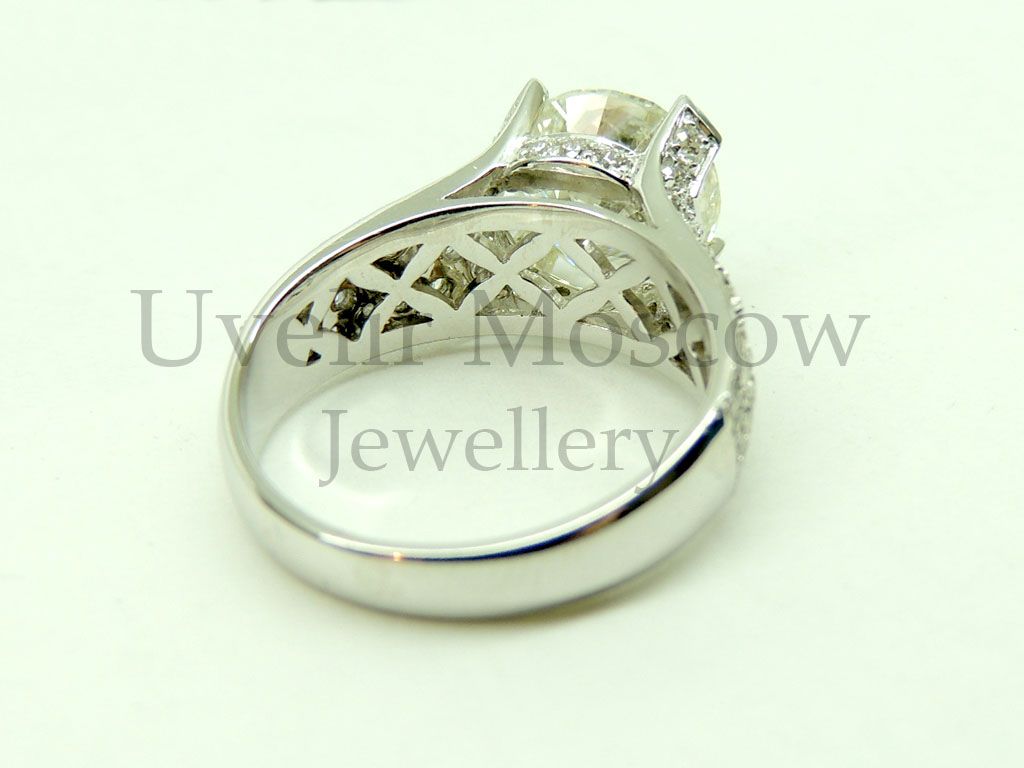 Кольцо из белого золота с бриллиантами на заказ