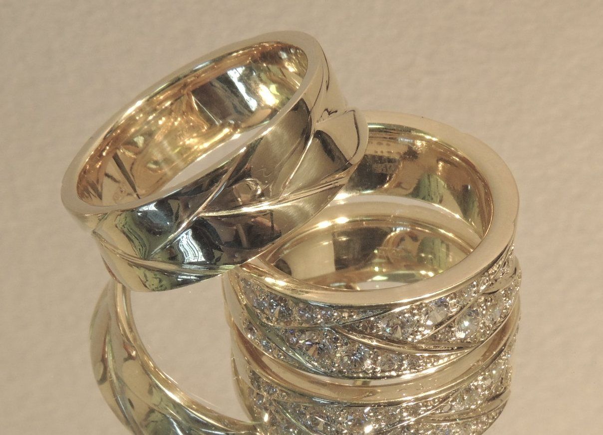 Кольцо из желтого золота с бриллиантами