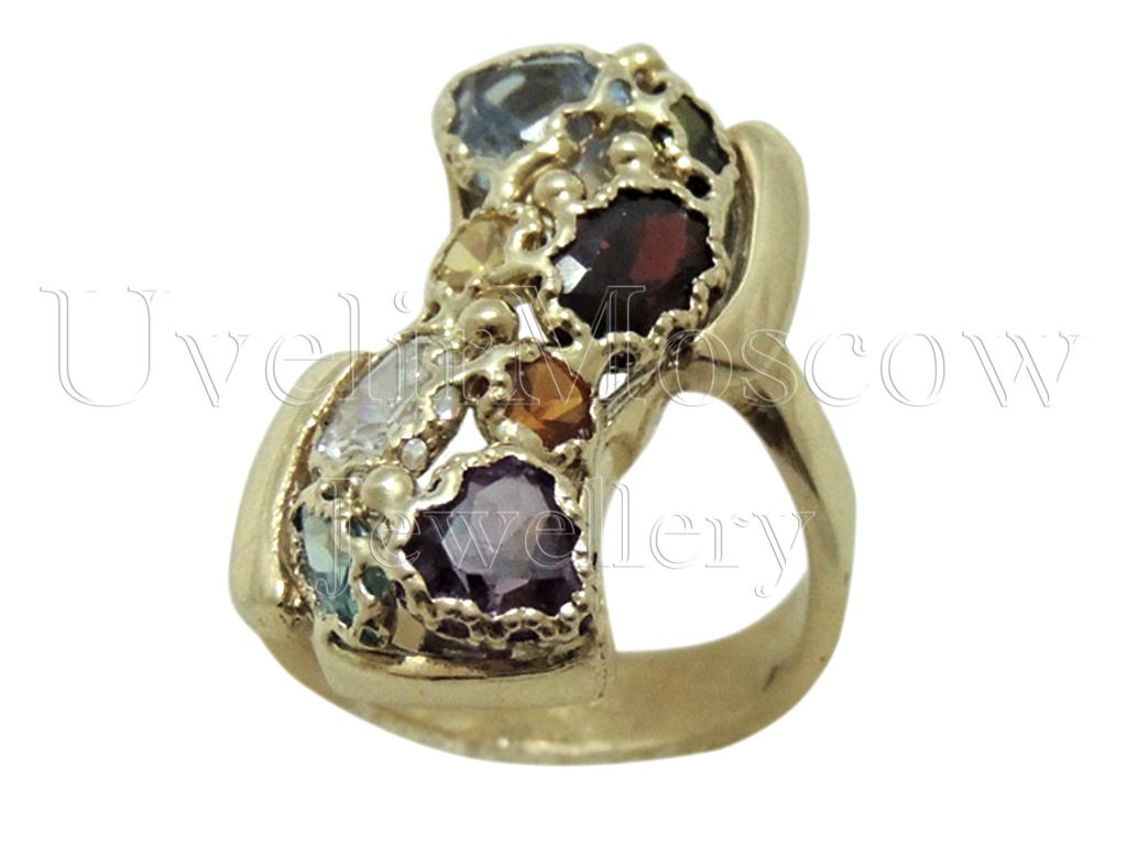 Кольцо из желтого золота с драгоценными камнями