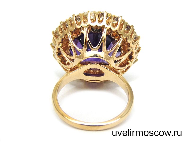 Кольцо из желтого золота с крупным аметистом и бриллиантами